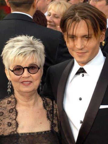 Daniel Depp late mother Betty Sue Palmer with brother Johhny Depp at Academy Awards in 2004.